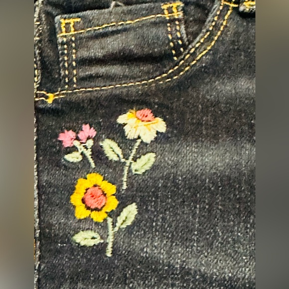 BRAND NEW WITH TAGS: Toddler Girl Jumping Bean Blue Jeans with embroidery - Picture 4 of 8